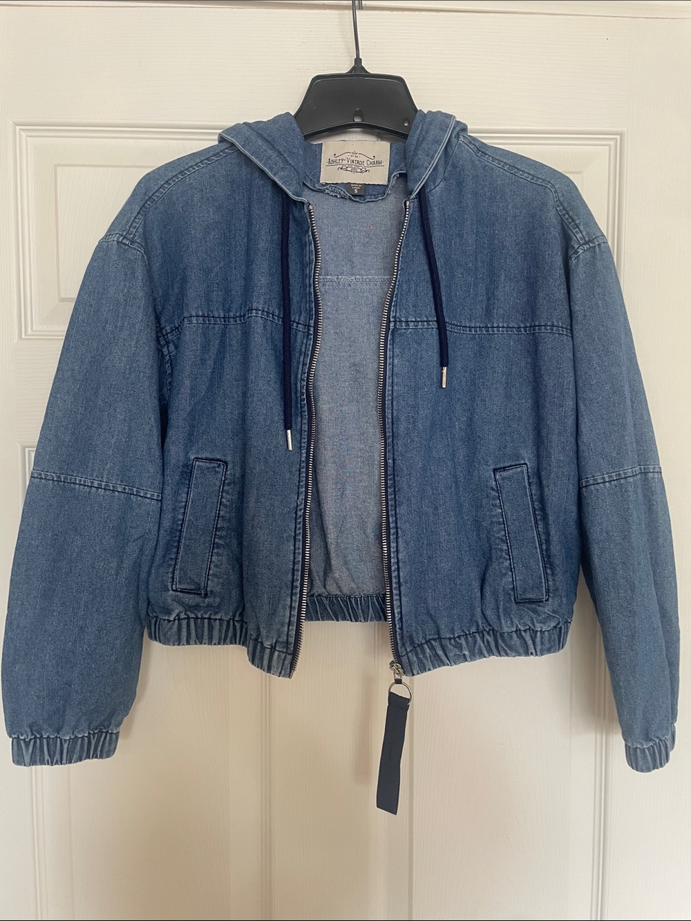 ASHLEY VINTAGE CHARM Women’s Blue Denim Hooded Jacket